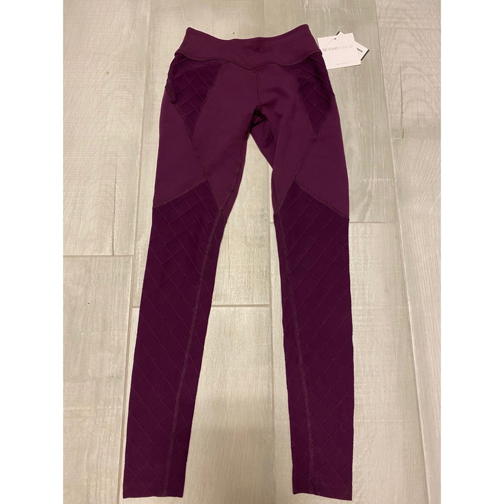 BEYOND YOGA purple leggings w/ paneled detail  NWT